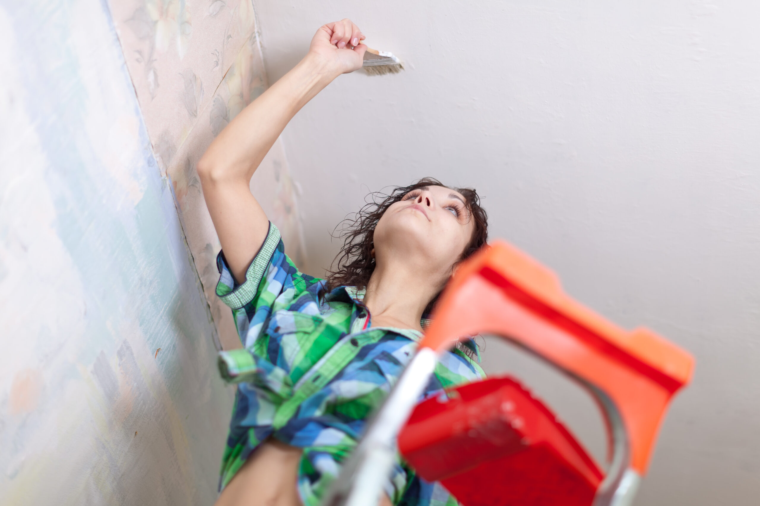 Humedad en pared: cómo saber si es condensación, filtración o una fuga